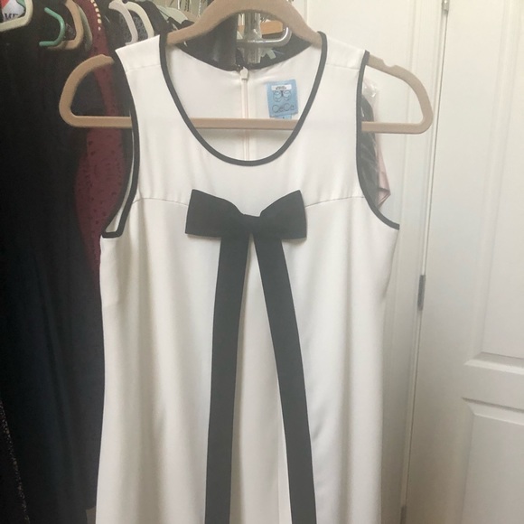 Dresses & Skirts - Cece Bow Dress White & Black Size 4